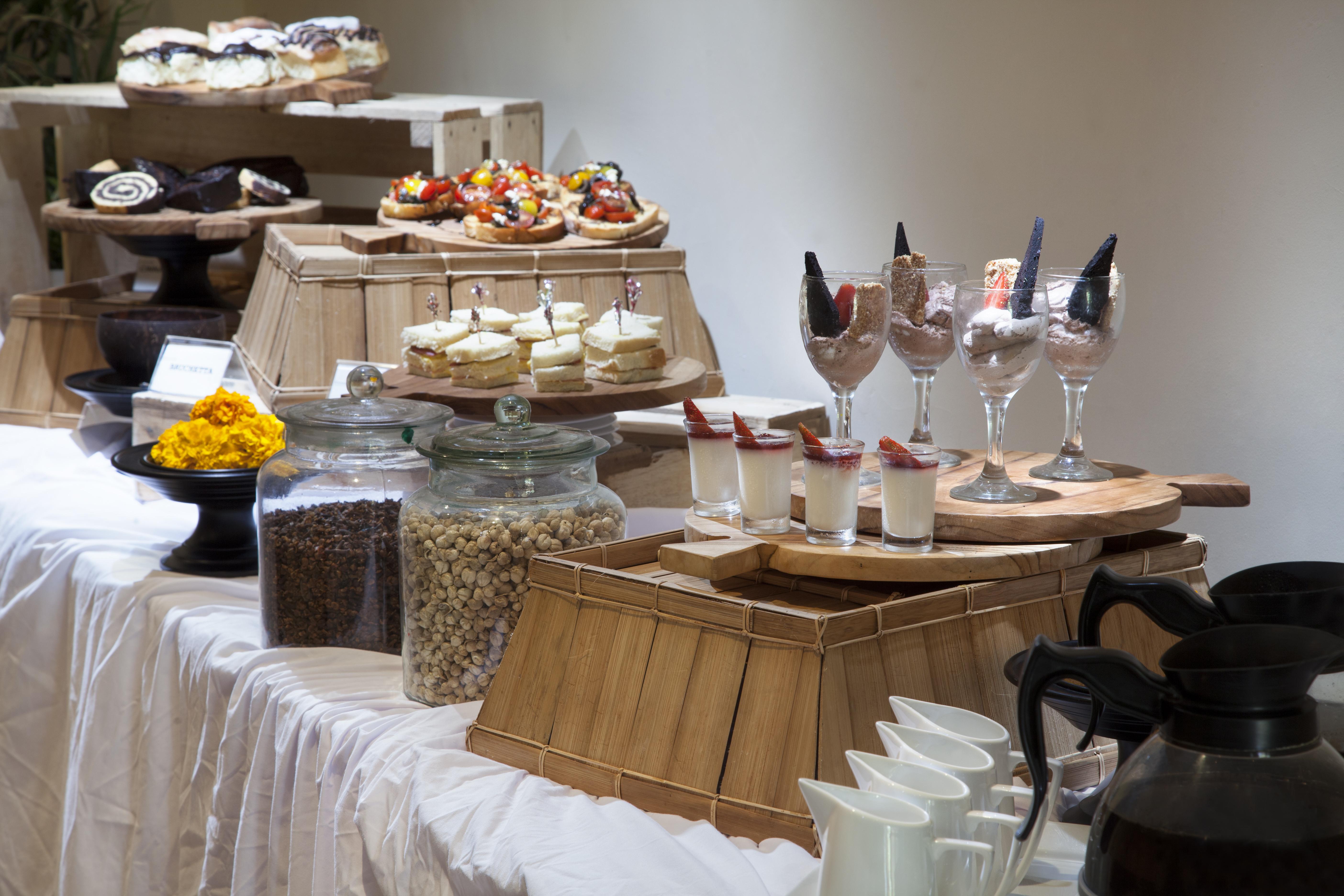 Sadara Resort Nusa Dua (Bali) Exterior foto A dessert buffet